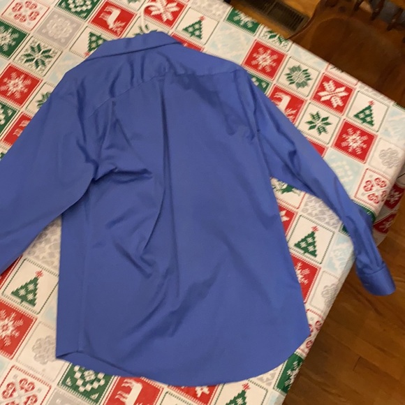 Button down - Picture 3 of 3